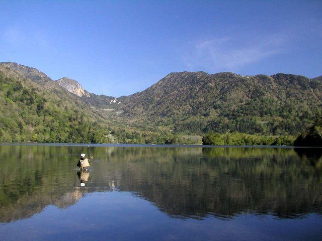 5月1日(水)から奥日光の湯ノ湖・湯川の釣りが解禁となりました。